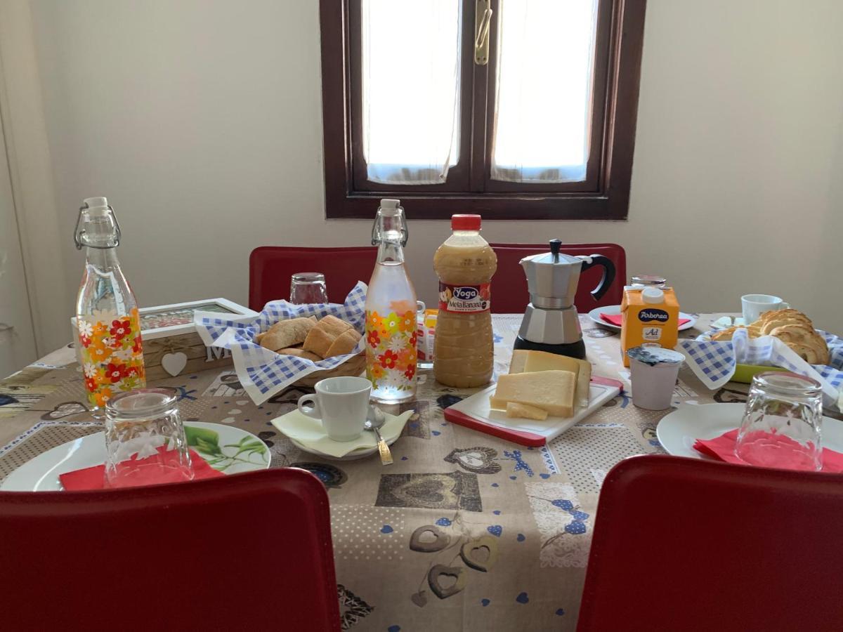 La Corte Di Santa Croce Боза Екстериор снимка
